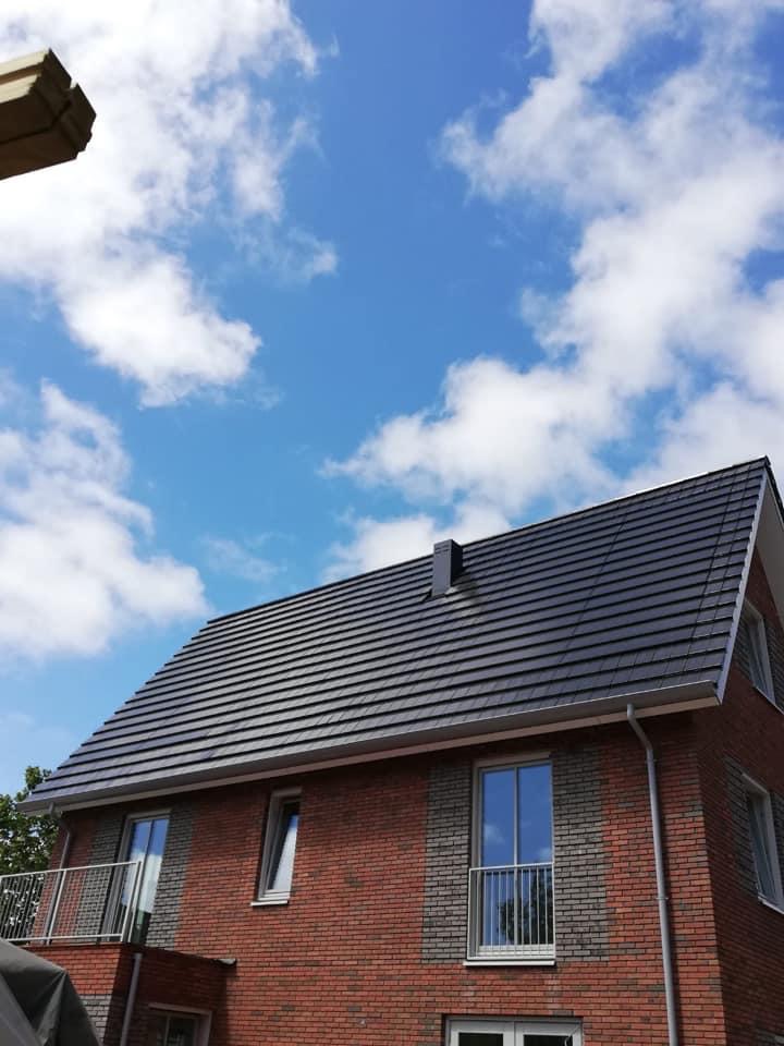 modern solar panel roof tiles.3