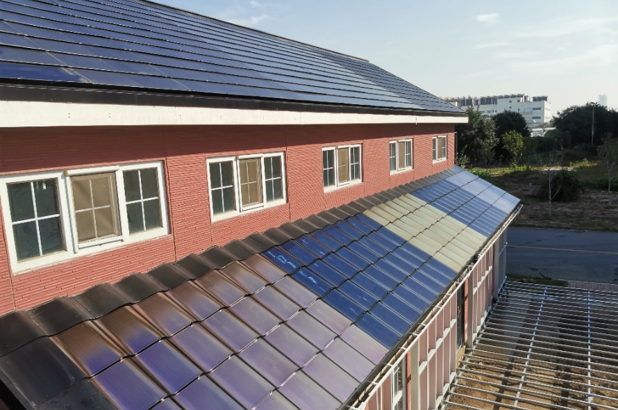 Smart transformation of traditional houses: replacing old roofs with solar roof tiles